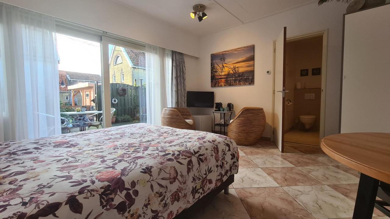 Bed and Breakfast Aan De Haven Woudsend Exterior foto